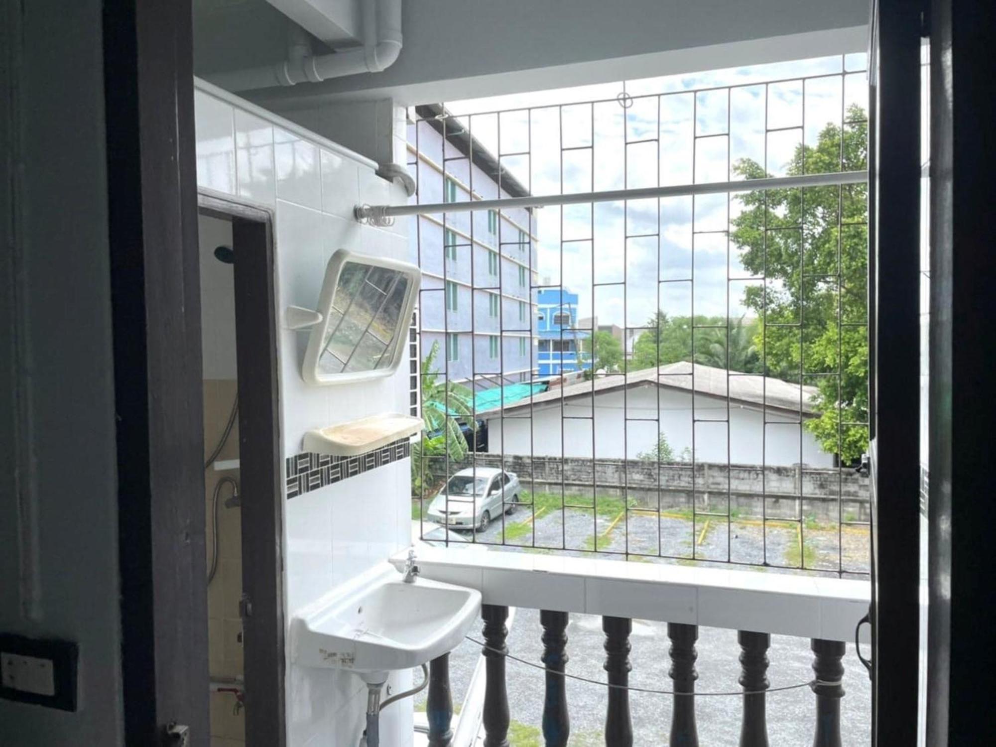 拉姆内路泽公寓 曼谷 外观 照片